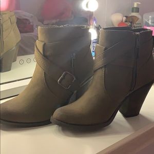 Heeled boots